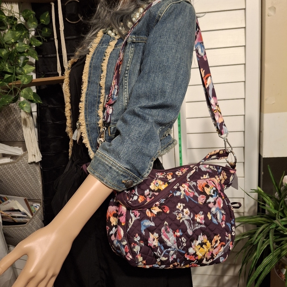 Vera Bradley Med Sized Floral Quilted Bag - Purple Like New - Picture 11 of 12